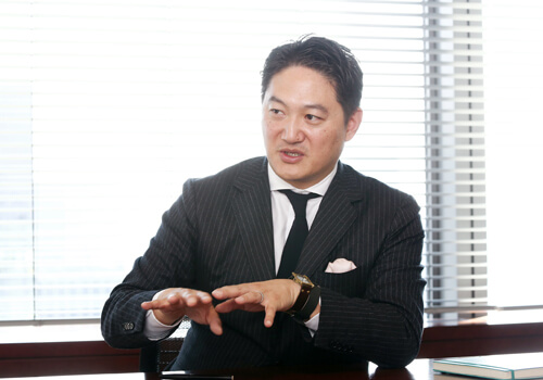 カーライル渡辺雄介氏インタビューカット2
