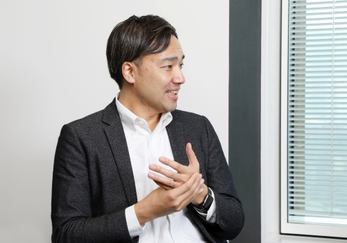 PwCコンサルティング　愛場悠介氏インタビューカット